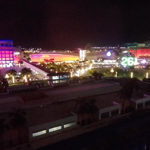 Erick Staycation With Balcony Moa View